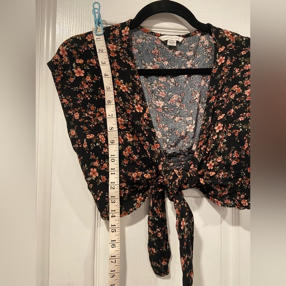 American Eagle Size S Black Floral Cap Sleeve Front Tie Smocked Waist Crop Top - Picture 6 of 11
